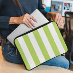 Housse Pour Ordinateur Portable Grandes Tailles Vertes, Grandes Tailles Blanches,<br><div class="desc">Elégante,  élégante et élégante bande de couleur verte et blanche. Un cadeau moderne et tendance,  parfait pour les amoureux des rayures dans votre vie.</div>