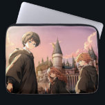 Housse Pour Ordinateur Portable HARRY POTTER™ Hermione & Ron HOGWARTS™ Anime Scene<br><div class="desc">Step into the wizarding world with this stunning illustration featuring Harry Potter™, Hermione Granger, and Ron Weasley standing before the majestic towers of Hogwarts™ at sunset. Bathed in warm golden light and soft twilight hues, the trio stands ready for whatever magical adventure awaits. With wands in hand and Hogwarts rising...</div>