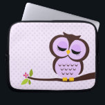 Housse Pour Ordinateur Portable Hibou pourpre mignon<br><div class="desc">la douille élégante de l'électronique comporte une belle illustration de vecteur d'un hibou été perché sur une branche d'arbre 
 conception babystar</div>