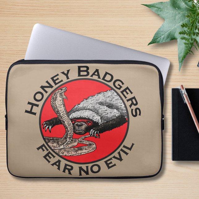 Housse Pour Ordinateur Portable Honey Badgers ne craignez aucun citation maléfique (Honey badger fear no evil quote badass honey badger verses cobra snake illustration laptop sleeve)
