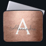 Housse Pour Ordinateur Portable Huile métallique rose Rose Rose Monogramme<br><div class="desc">Rose Rose Or Faux Coque Monogramme Élégant  Métallique. Ce coque peut être customisé pour inclure votre nom initial et prénom. Si vous souhaitez faire correspondre des articles,  veuillez contacter le concepteur.</div>