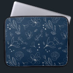 Housse Pour Ordinateur Portable Illustration florale bleu marine moderne<br><div class="desc">Voici notre Coque d'ordinateur portable Floral Illustration bleu marine moderne - une fusion de style et de fonctionnalité pour les passionnés de technologie avant-garde. L'extérieur bleu marine élégant, associé à un design floral complexe, ajoute une touche de sophistication à votre jeu de protection pour ordinateur portable. Voir d'autres options de...</div>