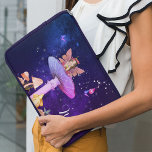Housse Pour Ordinateur Portable Imaginaire de champignons Monogramme Fée enchantée<br><div class="desc">Imaginaire de champignons avec une fée et une souris mignonne. Le journal de carnet a une initiale personnelle qui peut être modifiée pour votre nom ou supprimée complètement. D'une gamme de produits personnels de la gamme Fine Designs de Chessie.</div>