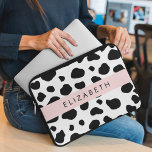 Housse Pour Ordinateur Portable Impression De Vache, Spots De Vache, Noir Et Blanc<br><div class="desc">Motif de vache élégante,  chic et sophistiquée,  noir et blanc. Un cadeau moderne et branché,  parfait pour l'amant poster de animal de votre vie. Personnalisez en ajoutant votre nom,  votre pseudonyme,  votre monogramme ou vos initiales.</div>