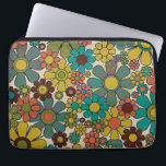 Housse Pour Ordinateur Portable Jardin Rétro En vichy Fleurs les années 70 Motif F<br><div class="desc">Jardin rétro Fleurs les années 70 Motif Floral au milieu du siècle Moderne Olive Mustard Turquoise Orange. Design esthétique vintage et maximaliste avec une super ambiance de puissance des fleurs des années 1960. Dans les tons moutarde jaune, orange brûlé, vert olive et bleu turquoise turquoise sur le beige. Par Kierkegaard...</div>