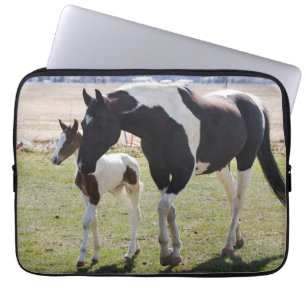 Housse Pour Ordinateur Portable Jument et pouliche marchant