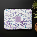 Housse Pour Ordinateur Portable Lavande et aquarelle bleue Oiseaux Monogrammes<br><div class="desc">Des oiseaux d'aquarelle doux motif dans de belles teintes bleues et vertes. Personnalisez-le avec votre nom,  monogramme ou tout texte de votre choix.</div>
