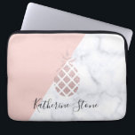 Housse Pour Ordinateur Portable Le marbre blanc de parties scintillantes roses<br><div class="desc">La conception élégante comportant l'ananas rose de parties scintillantes d'or de faux,  le marbre blanc et rougissent arrière - plan rose.</div>