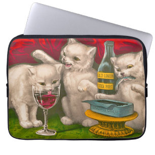 Housse Pour Ordinateur Portable Les chatons boivent et mangent du poisson sardine
