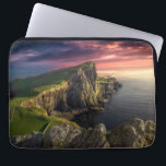 Housse Pour Ordinateur Portable Littoral | Île de Skye, Écosse<br><div class="desc">Cette photo de Getty Images extraordinaire présente le phare de Neist Point,  Isle of Skye,  Écosse.</div>