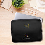 Housse Pour Ordinateur Portable Logo d'entreprise de monogramme en or noir<br><div class="desc">Un arrière - plan noir classique. Personnalisez et ajoutez le logo de votre entreprise,  les initiales monographiques et le nom complet. Moderne,  tendance et simple. Pour lui et elle.</div>