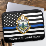 Housse Pour Ordinateur Portable Logo personnalisé du service de police Police<br><div class="desc">Manche pour ordinateur portable Mince Blue Line Police Department - Drapeau américain dans les couleurs Police Drapeau, design moderne noir et bleu. Customisez avec le logo de votre service et personnalisez avec le nom des policiers. Cette pochette d'ordinateur portable personnalisée pour les forces de l'ordre est parfaite pour les services...</div>