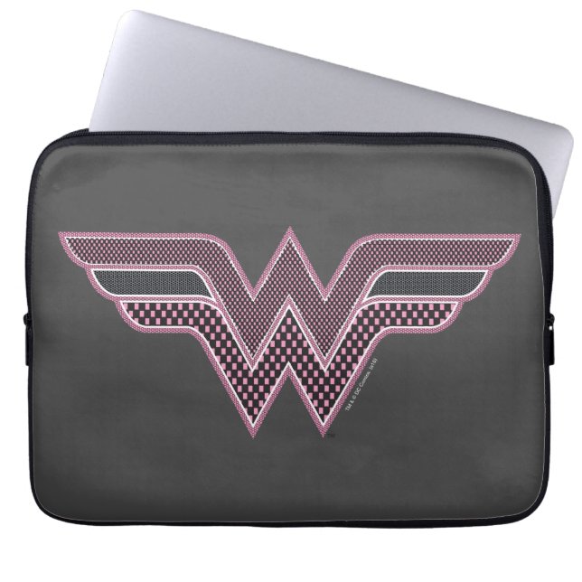 Housse Pour Ordinateur Portable Logo Wonder Woman rose and Black Checker Mesh (Devant)