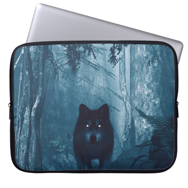 Housse Pour Ordinateur Portable Loup en Forêt Noire. (Devant)