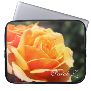 Housse Pour Ordinateur Portable Magnifique fleur de rose jaune, avec nom.