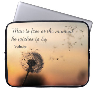 Housse Pour Ordinateur Portable Man is Free Voltaire Quote Dandelion