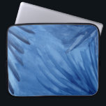 Housse Pour Ordinateur Portable Manche d'ordinateur portable Abstrait Blue Rays Wa<br><div class="desc">Protégez votre ordinateur portable avec une manche en néoprène personnalisée évocatrice avec des traits de peinture à l'aquarelle bleue qui s'étendent comme des rayons de trois coins du tableau reproduit. L'arrière - plan est un lave de blues plus légères. Le dessin abstrait bleu ajoute un élément artisanal distinctif lorsqu'il est...</div>