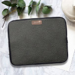Housse Pour Ordinateur Portable Manches de l'ordinateur portable Faux Black Leathe<br><div class="desc">Un coque professionnel en cuir noir look portable avec une plaque d'identification métallique couleur or rose qui sera très bien avec vos initiales sur elle. Tout faux et fabuleux !</div>