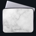 Housse Pour Ordinateur Portable Marbre blanc de nom personnalisé de script moderne<br><div class="desc">Script moderne Nom personnalisé Marbre blanc cadeau avec nom personnalisé en gris style de police de script moderne sur arrière - plan en marbre blanc.</div>