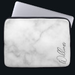 Housse Pour Ordinateur Portable Marbre blanc Modern Script Nom personnalisé<br><div class="desc">Cadeaux de nom minimaliste moderne personnalisé Ce design comprend un nom personnalisé en gris moderne écriture manuscrite police sur arrière - plan en marbre blanc. Parfait pour lui comme cadeaux de vacances,  cadeaux de fête des pères et cadeaux pour toute occasion spéciale.</div>