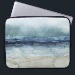 Housse Pour Ordinateur Portable Mariner's Mist - Rive<br><div class="desc">Mariner's Mist I par Grace Popp. Il présente un littoral aux teintes et aux tons bleus biscornus et un ciel brumeux.</div>
