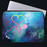 Housse Pour Ordinateur Portable Médecin Médicale ou Infirmière Blue Universe<br><div class="desc">L'univers du ciel bleu arrière - plan accentué par un stéthoscope en forme de coeur. Les infirmières,  les médecins et les professionnels de l'industrie médicale adoreront cette pochette d'ordinateur. Monogramme avec initiales ou titre.</div>