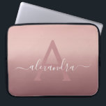 Housse Pour Ordinateur Portable Mongramme Ombre Gradient rose Fille<br><div class="desc">Girly Rose Rose Or Mongram Ombre Gradient Élégant Coque ordinateur portable Monogramme. Ce coque monogrammé peut être customisé pour inclure votre nom initial et prénom.</div>