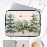 Housse Pour Ordinateur Portable Monogramme Aquarelle Pine Forêt Montagne Russe<br><div class="desc">Élevez votre style avec Monogram Watercolor Pine Forest & Mountain Rustic Laptop Sleeve. Personnalisable avec votre nom pour une touche personnelle.</div>
