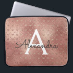 Housse Pour Ordinateur Portable Monogramme de glam métallique rose rose Rose<br><div class="desc">Rose Rose Gold Faux Métallic Foil Girly Glam Motif Monogramme Coque. Ce coque peut être customisé pour inclure votre nom initial et prénom. Si vous souhaitez faire correspondre des articles,  veuillez contacter le concepteur.</div>