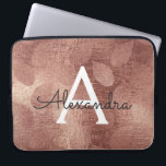 Housse Pour Ordinateur Portable Monogramme de glam métallique rose rose Rose<br><div class="desc">Rose Rose Gold Faux Metallic Foil Girly Glam Automne ou Autumn Leaf Motif Monogramme Coque. Ce coque peut être customisé pour inclure votre nom initial et prénom. Si vous souhaitez faire correspondre des articles,  veuillez contacter le concepteur.</div>