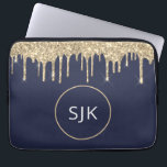 Housse Pour Ordinateur Portable Monogramme de Parties scintillant bleu marine d'or<br><div class="desc">Parties scintillant d'or et de flûtes bleu marine personnalisées et Coque d'initiaux monogrammes étincelants. Ce coque peut être customisé pour inclure votre nom initial et prénom.</div>