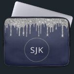 Housse Pour Ordinateur Portable Monogramme de Parties scintillant bleu marine en a<br><div class="desc">Parties scintillant personnalisée Argent et Marine Blue Faux et Élégant Coque des Initiales Monographiées. Ce coque peut être customisé pour inclure votre nom initial et prénom.</div>