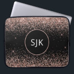Housse Pour Ordinateur Portable Monogramme de Parties scintillant Noire Rose Rose<br><div class="desc">Blush Pink - Rose Gold et Black Faux Parties scintillant et Sparkle Elegant Monogrammed Initials Coque. Ce coque peut être customisé pour inclure votre nom initial et prénom.</div>