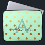 Housse Pour Ordinateur Portable Monogramme de Pois à huile verte et or de menthe<br><div class="desc">Mint Green et Gold Pois Élégant Coque Monogramme. Ce coque peut être customisé pour inclure votre nom initial et prénom.</div>