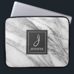 Housse Pour Ordinateur Portable Monogramme élégant en marbre d'argent<br><div class="desc">Marbre d'argent Faux Elégant Coque Monogramme. Ce coque peut être customisé pour inclure votre nom initial et votre nom complet.</div>