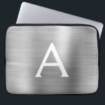 Housse Pour Ordinateur Portable Monogramme en acier inoxydable de luxe<br><div class="desc">Manche Monogramme Élégante En Acier Inoxydable Luxe Argent Faux. Cette manche peut être customisée pour inclure votre nom initial et prénom.</div>
