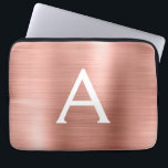 Housse Pour Ordinateur Portable Monogramme en acier inoxydable rose Rose Rose Rose<br><div class="desc">Or rose - Pink Faux Acier Inoxydable Pile Métallique Moderne et Élégant Manche Monogramme. Cette pochette d'ordinateur portable personnalisée monogrammée peut être customisée pour inclure votre nom initial et prénom et fait un cadeau de Noël ou d'anniversaire parfait.</div>