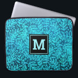 Housse Pour Ordinateur Portable Monogramme feuille turquoise motif sombre type gra<br><div class="desc">Un motif damassé de feuillage bleu et turquoise à l'ombre sur un arrière - plan texturé, riche et profond turquoise orne cette pochette d'ordinateur portable en néoprène moderne, tendance et girly monogramed. Customisez cette manche élégante avec votre monogramme initial. Fait une déclaration chic et élégante à chaque utilisation. Cette pochette...</div>