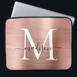Housse Pour Ordinateur Portable Monogramme mignon Girly de manuscrit en métal d'or<br><div class="desc">Douille mignonne Girly d'ordinateur de monogramme de manuscrit en métal d'or de rose de rose</div>