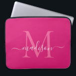 Housse Pour Ordinateur Portable Monogramme moderne Magenta Rose Girl Nom de script<br><div class="desc">Monogramme moderne Hot Magenta Rose White Girly Chic Script Nom Manche de l'ordinateur</div>
