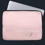 Housse Pour Ordinateur Portable Monogramme moderne Nom Stylish Blush Rose Girly<br><div class="desc">Nom de script monogrammé customisé et initiales moderne et mignon pouf rose et blanc Ajouter vos noms Portable Sleeve personnalisé et parfait pour le bureau ou l'école.</div>