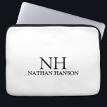 Housse Pour Ordinateur Portable Monogramme noir et blanc simple Moderne<br><div class="desc">Manche portable moderne avec un design noir et blanc simple et minimal avec votre monogramme en caractères gras avec votre nom.</div>
