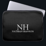 Housse Pour Ordinateur Portable Monogramme noir simple moderne<br><div class="desc">Manche portable moderne avec un design noir simple et minimal avec votre monogramme en caractères gras avec votre nom.</div>