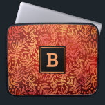 Housse Pour Ordinateur Portable Monogramme orange or ombre feuille motif moderne<br><div class="desc">Un motif en feuilles d'automne brillant d'or et de cuivre sombre sur un riche arrière - plan à texture rouge et orange brûlé orne cette manche d'ordinateur portable en néoprène moderne et tendance. Customisez cette manche élégante avec votre monogramme initial. Fait une déclaration chic et élégante à chaque utilisation. Cette...</div>