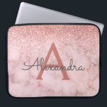 Housse Pour Ordinateur Portable Monogramme Rose en or Parties scintillant en marbr<br><div class="desc">Glam Rose Gold - Pink Ombre Faux Parties scintillant et Sparkle Marble Pierre Coque moderne et élégant Monogram. Ce coque peut être customisé pour inclure votre nom initial et prénom.</div>