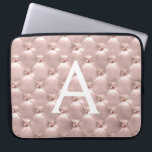 Housse Pour Ordinateur Portable Monogramme Vintage Élégant Rose Rose<br><div class="desc">Rose Rose Rose Rose Or Elégant,  Coque Monogramme Vintage. Ce coque peut être customisé pour inclure votre nom initial et prénom.</div>