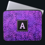 Housse Pour Ordinateur Portable Monogramme violet ombre feuille motif audacieuse t<br><div class="desc">Un motif damassé feuillu mauve, rose et bleu sur un riche arrière - plan texturé violet profond orne cette manche d'ordinateur portable en néoprène monogramed moderne, tendance et girly. Customisez cette manche élégante avec votre monogramme initial. Fait une déclaration chic et élégante à chaque utilisation. Cette pochette pour ordinateur portable...</div>