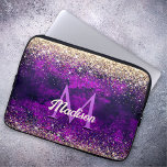 Housse Pour Ordinateur Portable Monographie de parties scintillant en or mou foncé<br><div class="desc">Mignonne parties scintillant en or violet foncé faux monogramme Portable. Ajoutez un peu de style à votre bureau, à votre bureau ou à votre espace personnel avec un nom personnalisé chic et élégant et une pochette monogramme pour ordinateur portable. Personnalisez-le avec un nom de script et un monogramme. L'accessoire parfait...</div>