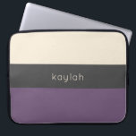 Housse Pour Ordinateur Portable Motif de blocs couleur de graphique tendance avec<br><div class="desc">Ce motif de bloc de couleur tendance est constitué d'une combinaison tricolore de raisin (violet), gris foncé et beige sablonneux. Un modèle de texte est inclus pour personnaliser le design avec votre nom, initiales monogrammes ou tout autre texte souhaité. Ce design minimaliste simple est disponible dans une variété de combinaisons...</div>