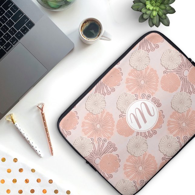 Housse Pour Ordinateur Portable Motif et monogramme rose Gold Flower (Rose Gold Floral Pattern with Monogram Laptop Sleeve)